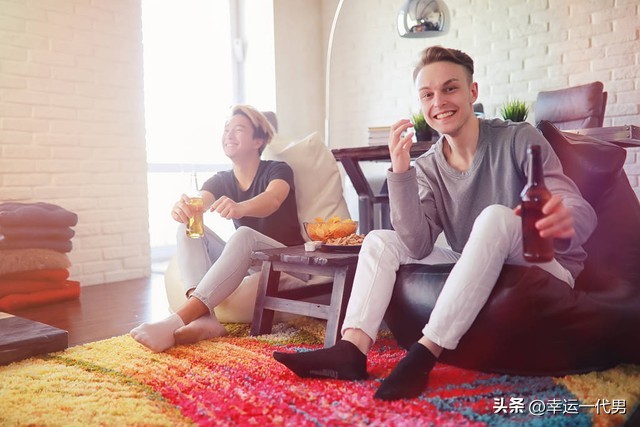 中国球迷拥抱梅西算不算崇洋媚外？球迷跑进球场中国人不多见