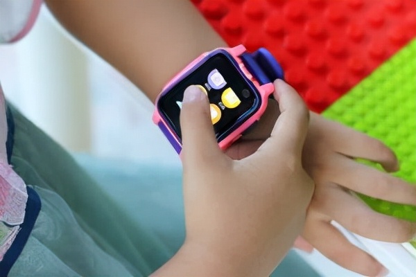 360儿童学习手表P2评测：10重AI精准定位安全和学习双重兼顾