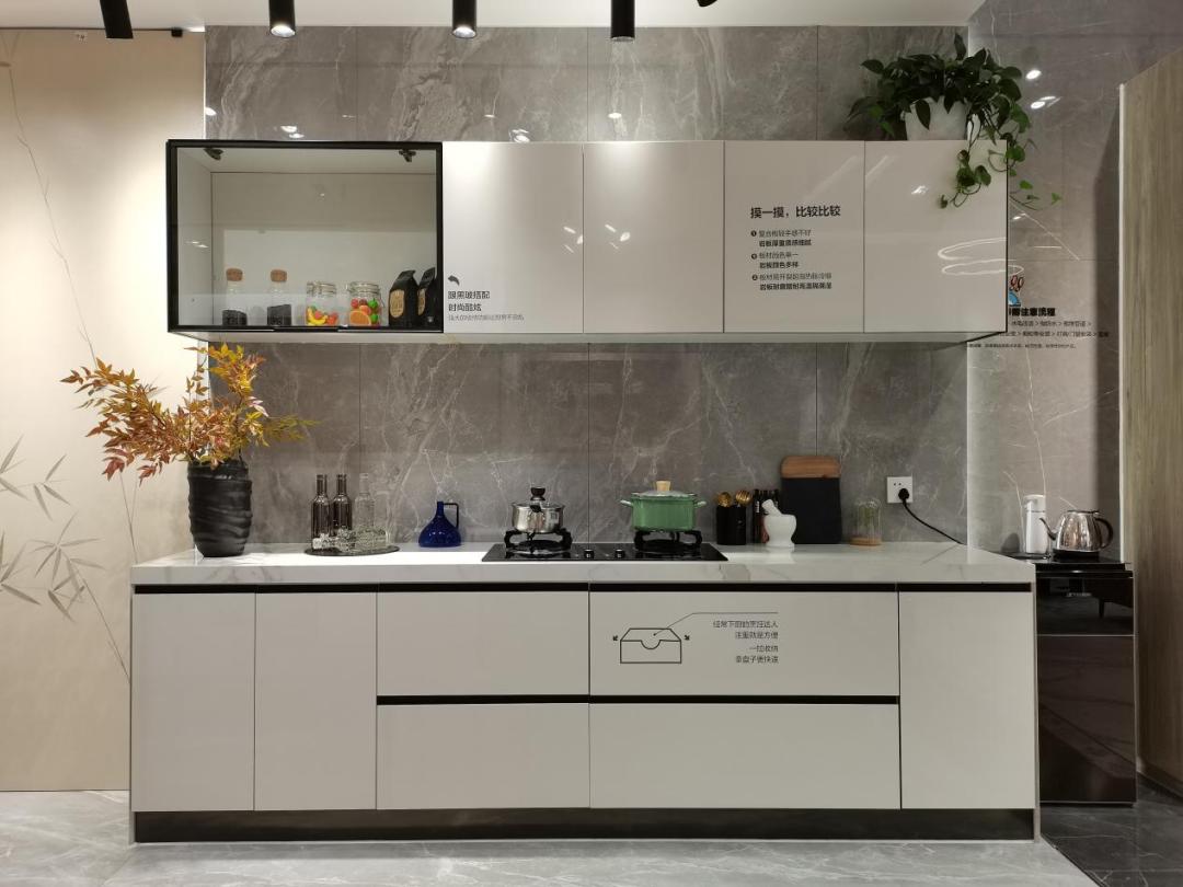 从零做起，他把萨米特瓷砖做成了*疆新**市场的TOP品牌