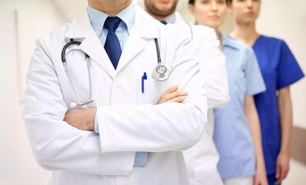 被鱼刺到手虾刺感染细菌截肢,手被河里的鱼刺伤会感染什么细菌