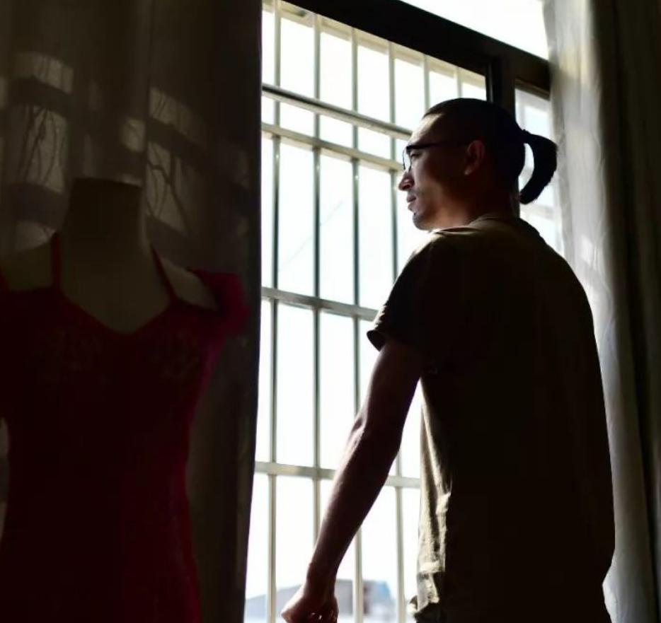 小伙辍学创业收入一个亿,小伙创业卖内衣