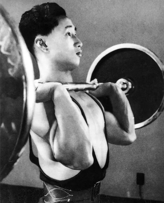 中国举重“祖师”陈镜开：曾被毛主席六次接见，十次打破世界纪录
