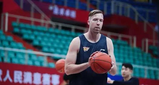 辽粤大战2022第三场杜峰技术犯规,辽粤大战杜锋技术犯规