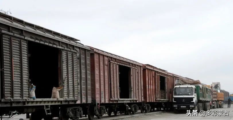天津港蒙古货物积压严重，货运列车数量减少，蒙古国内怨气很大