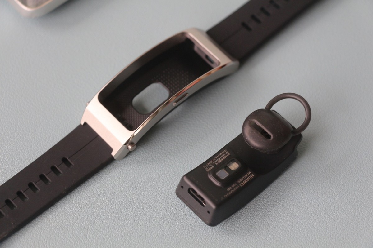 手环耳机二合一华为b7上手体验,华为什么时候发布新款B7手环