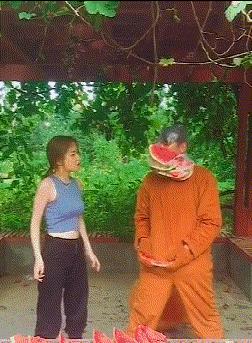 女朋友平胸是什么心理,女朋友是平胸怎么形容