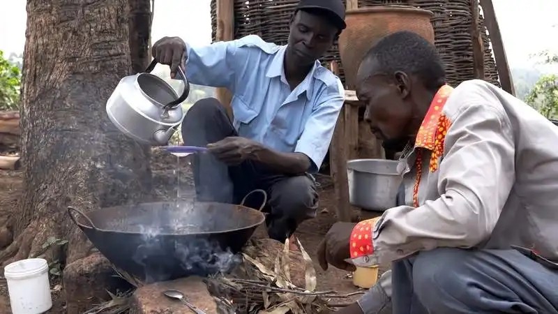 天价食盐风靡肯尼亚,世界最昂贵的盐之一芦苇盐
