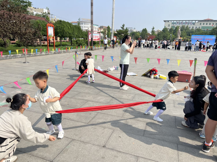 幼儿园小手拉大手运动会,大手拉小手幼儿园亲子活动