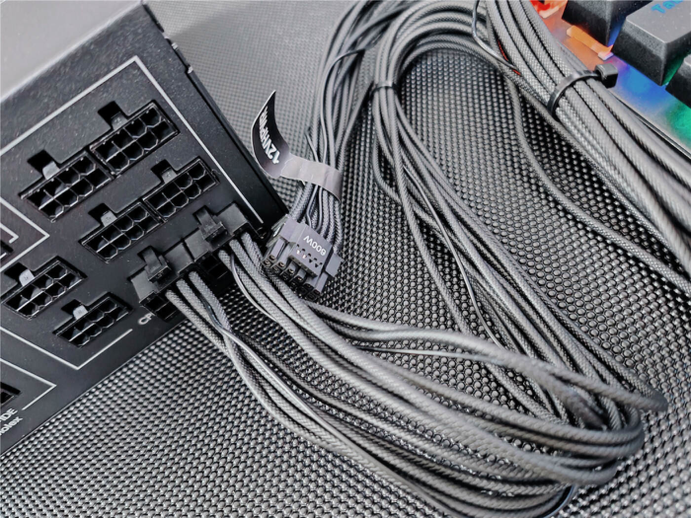 安钛克金牌全模组750w拆解,安钛克白金电源