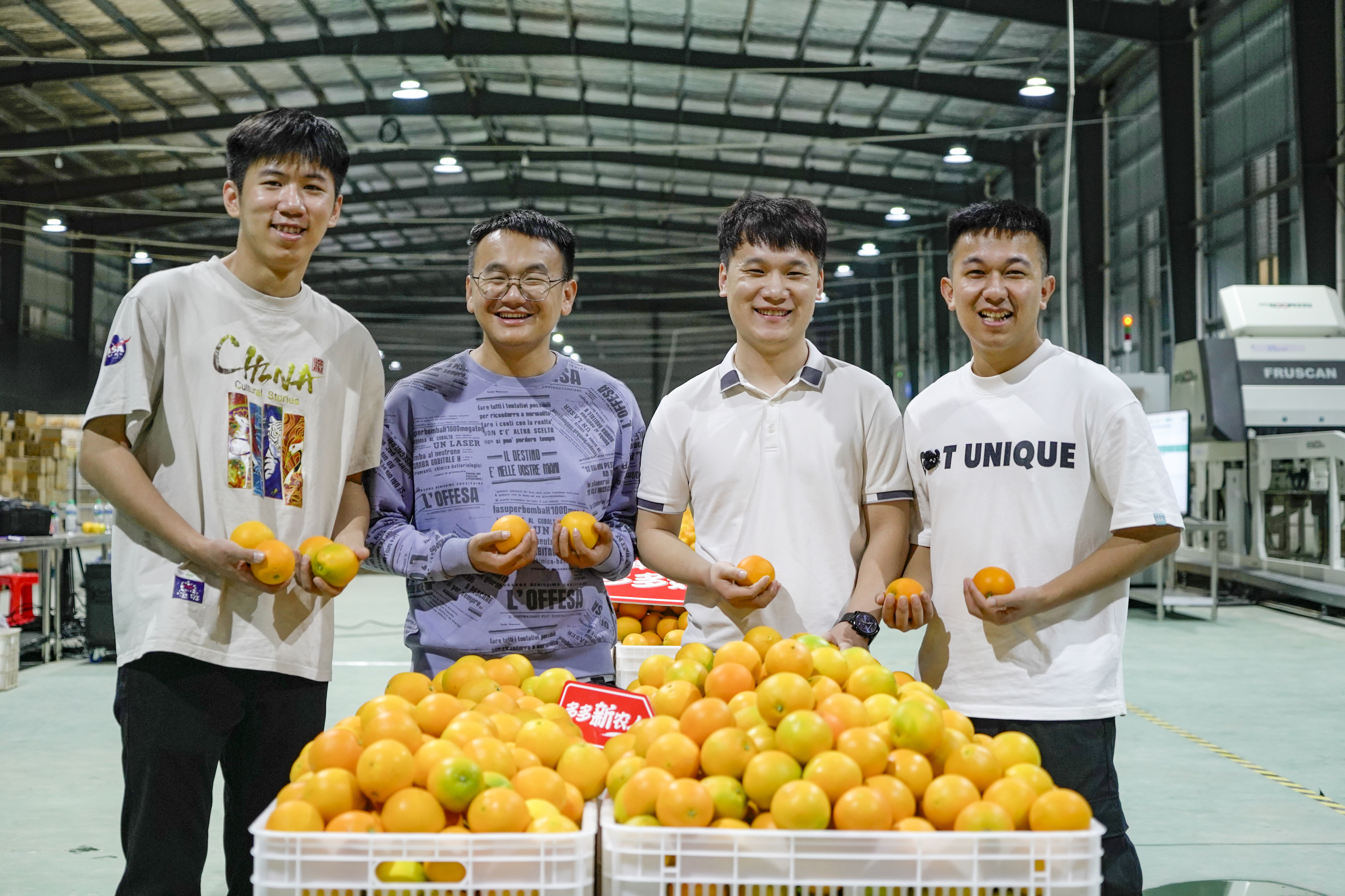 “世界橙乡”95后大学生结伴创业，借拼多多年销脐橙上千万