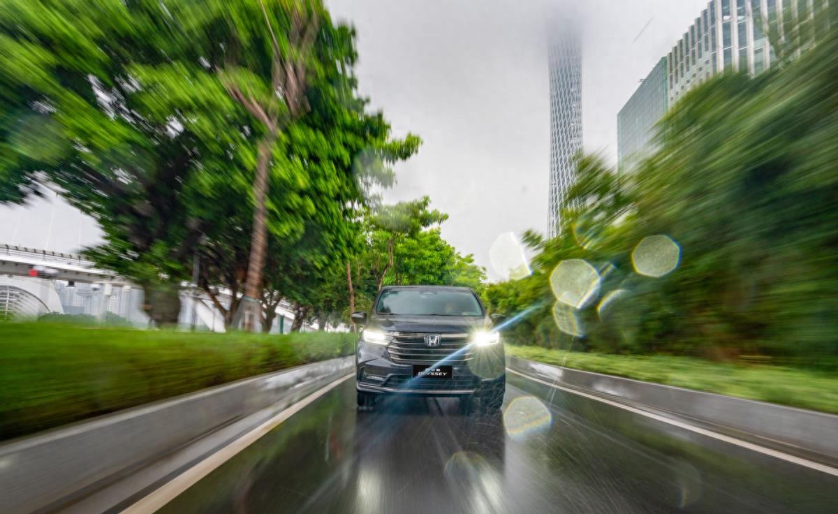 2024款丰田塞纳和奥德赛哪个好,2024款奥德赛mpv