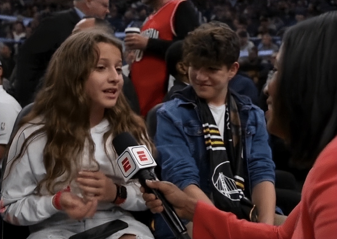 老詹球迷欢呼,老詹赛后拥抱勇士