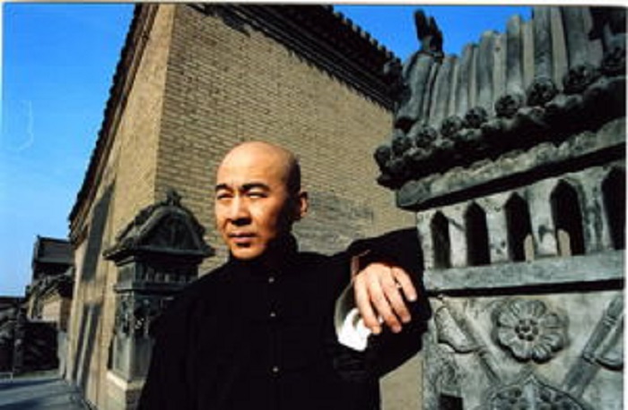 “亮财主”乔致庸：创晋商辉煌，89岁离世，子孙筹拍《乔家大院》