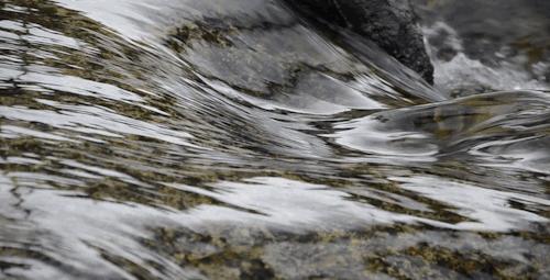 地球内部正在不断的吞噬大量的水,地球正在喝水每年都吃掉了多少水