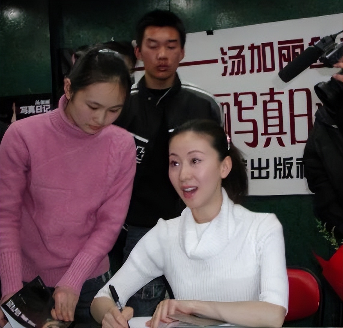 著名舞蹈演员汤加丽，为艺术献身拍大尺度照片，导演丈夫果断离婚