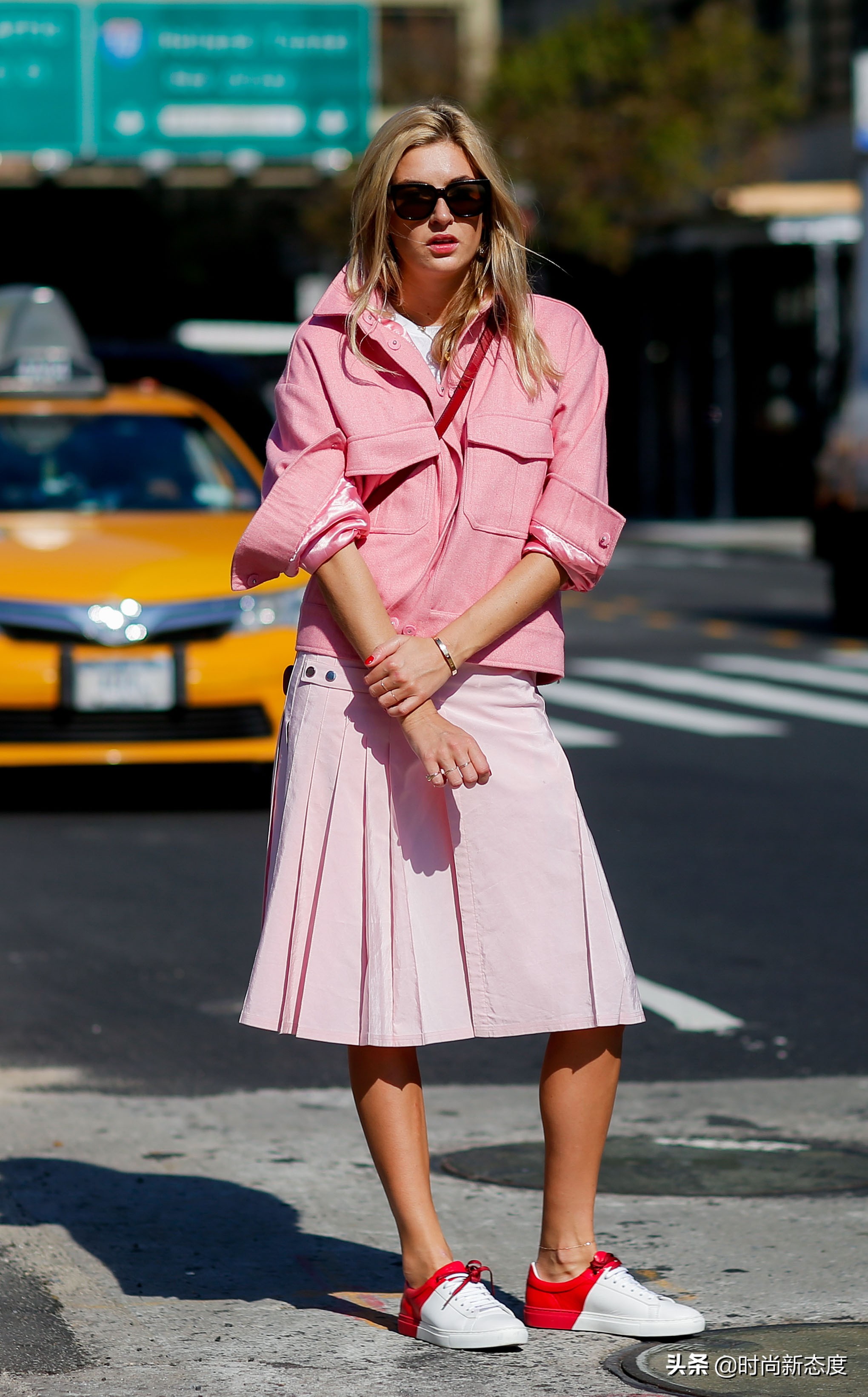 8种风格的运动鞋穿搭技巧,女很潮的运动鞋怎么搭配