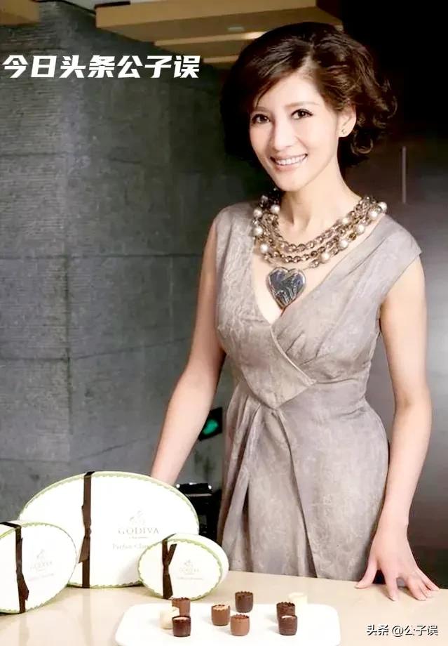 一张和冯小刚的“夜宿门”照片，彻底撕下了沈星的遮羞布