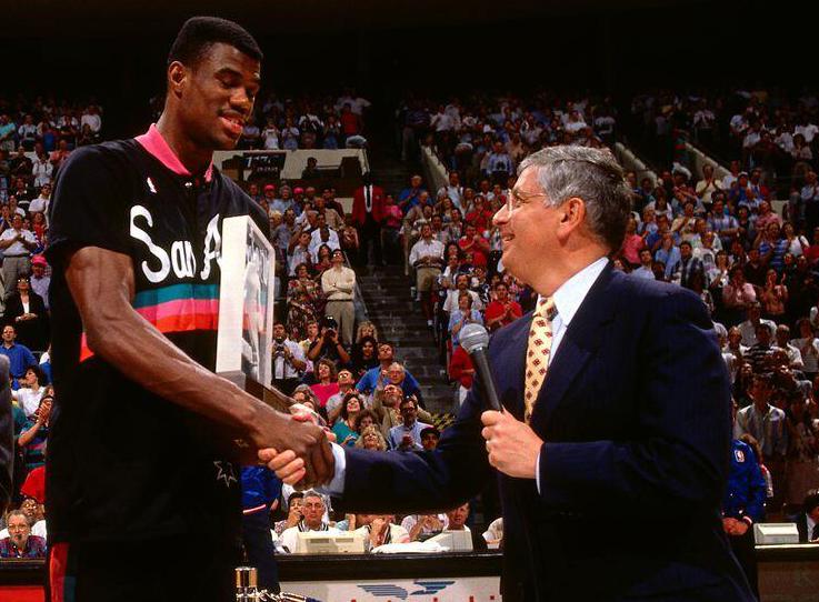 邓肯大卫罗宾逊文班亚马,马刺下赛季能夺冠吗