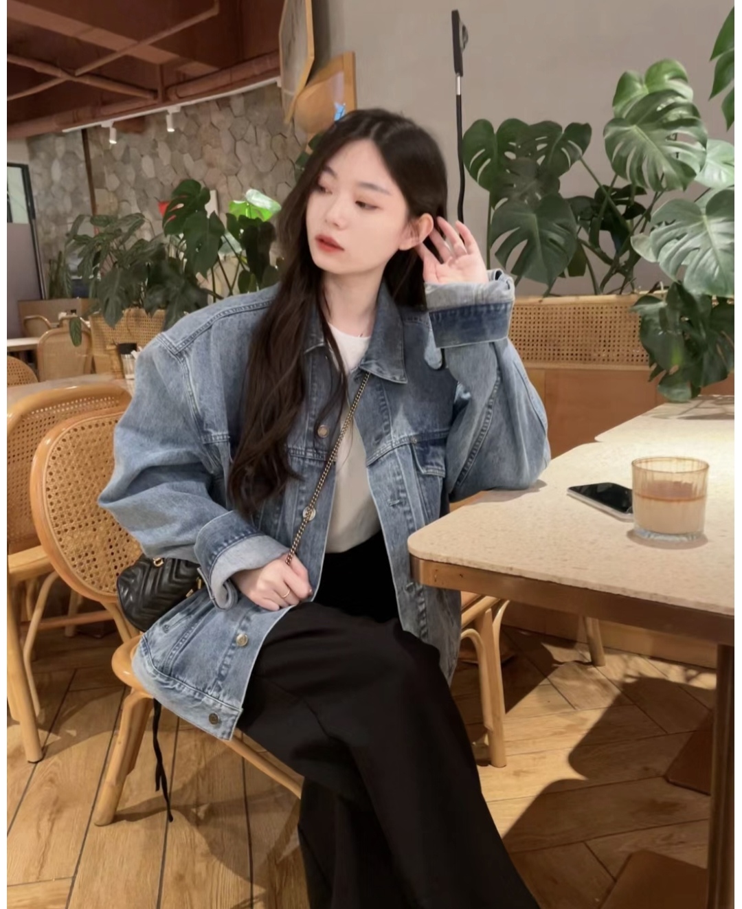 男装牛仔外套搭配什么裤子,牛仔外套搭配什么裤子好看