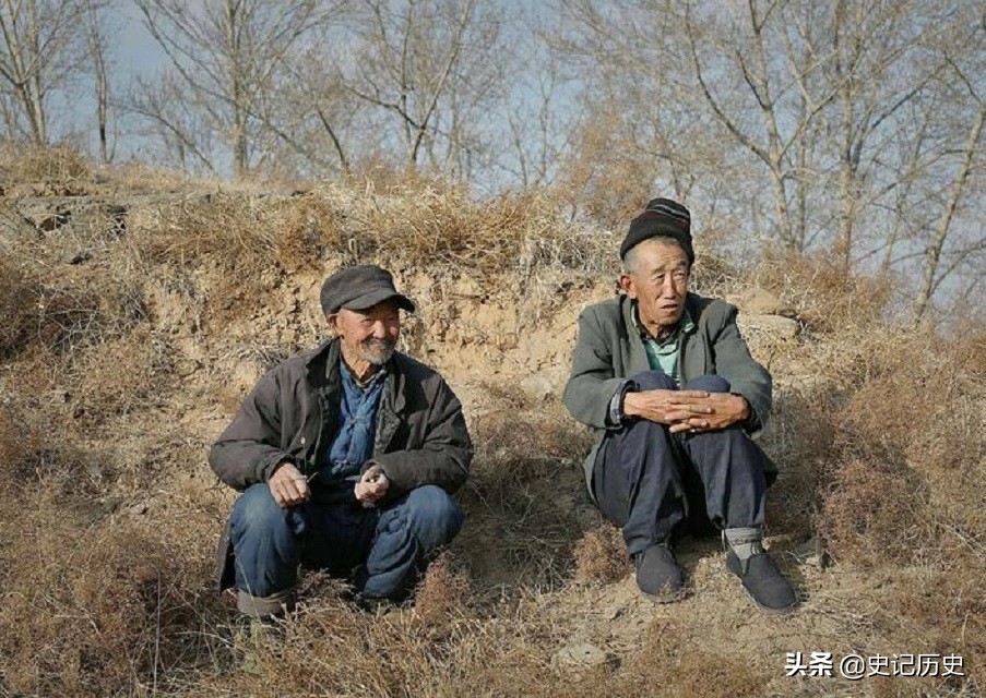 儿媳妇被误会跟公公睡觉，跳下山崖自杀，打开棺材人们恍然大悟