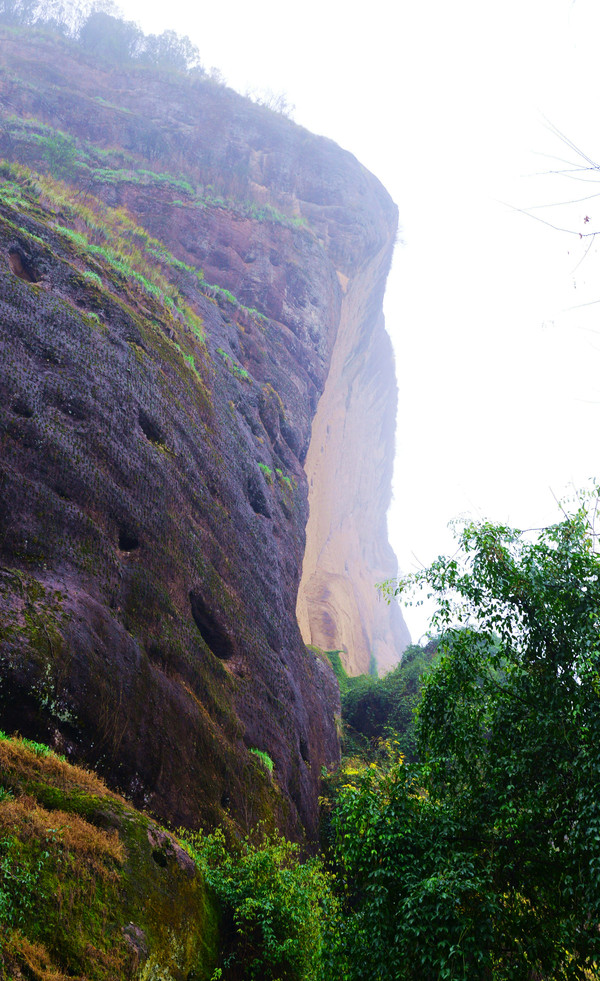 问道龙虎山，观“天下三绝”，“道教第一山”碧水丹霞入画来