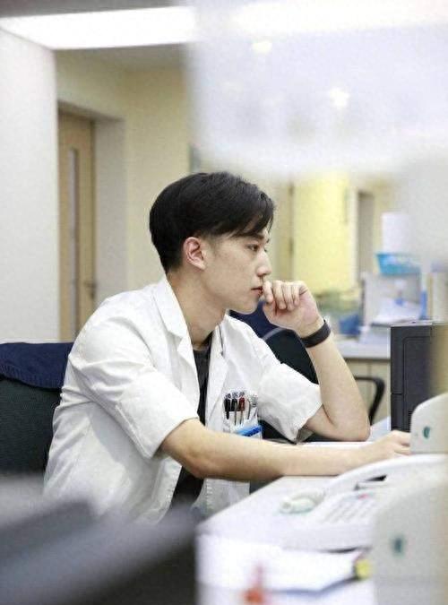 “用嘴体检”，厦门60岁医生羞辱患者的细节曝光！