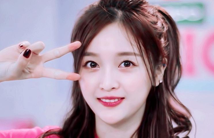 女子割双眼皮失败像瞪眼,女明星割双眼皮对比照