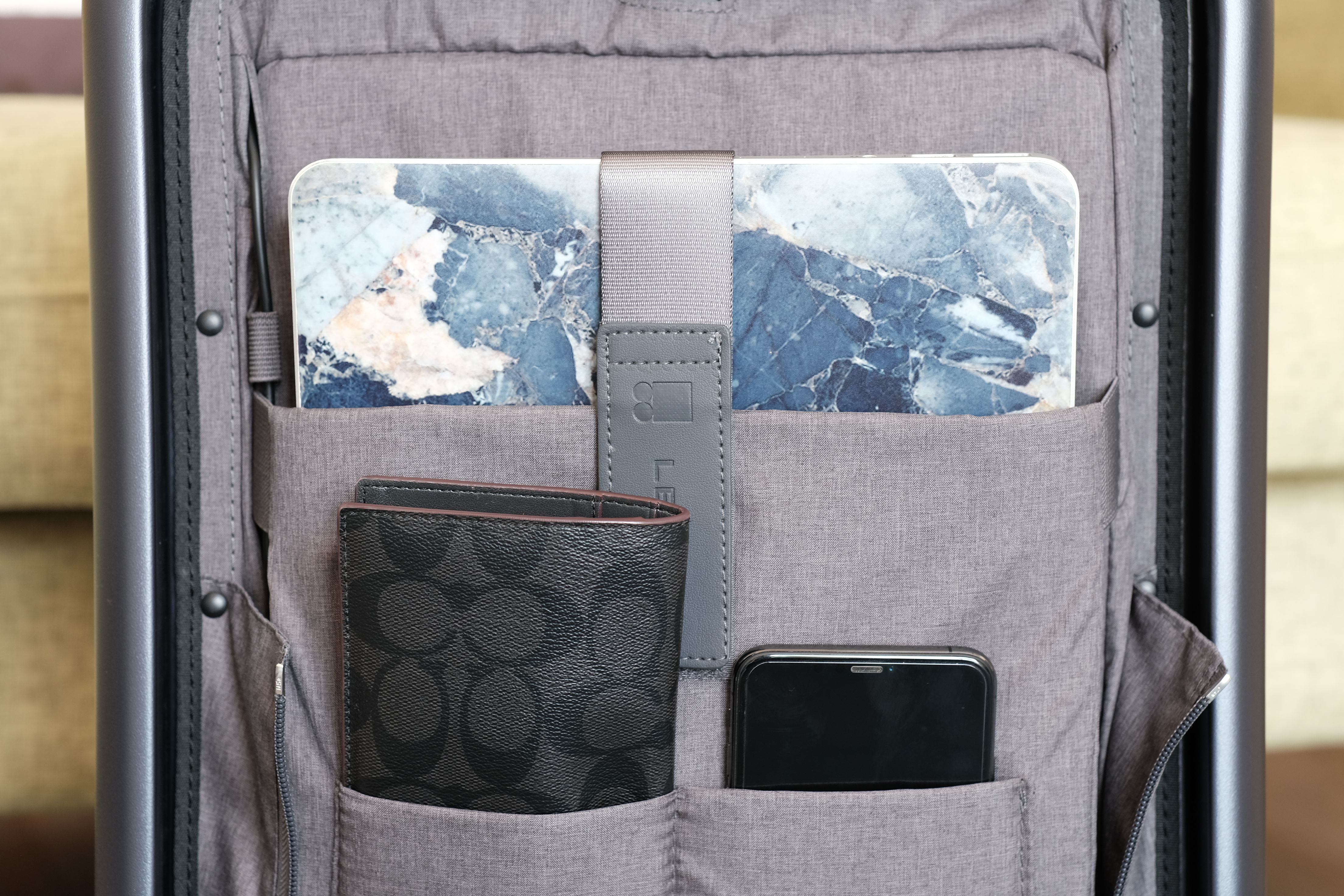 陪你走过人生四季，地平线8号ONETOUCH前开门行李箱测评