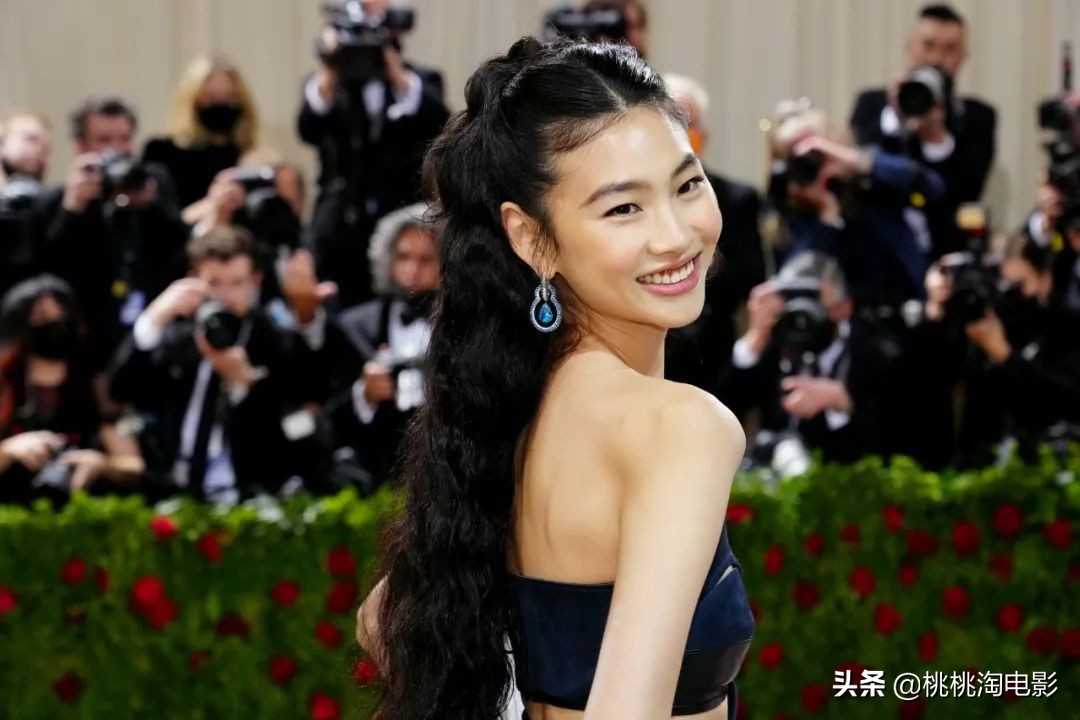 metgala群星红毯造型,2022metgala红毯完整版