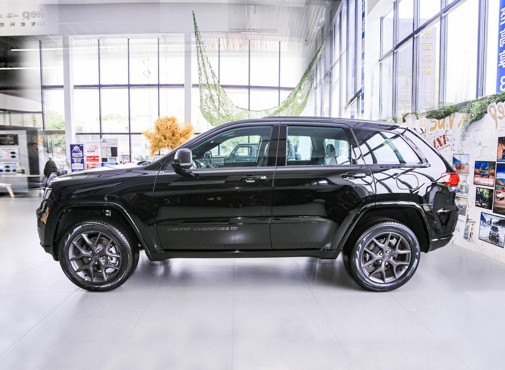 2017款3.6l中东大切诺基感受,百万级suv横评大切诺基