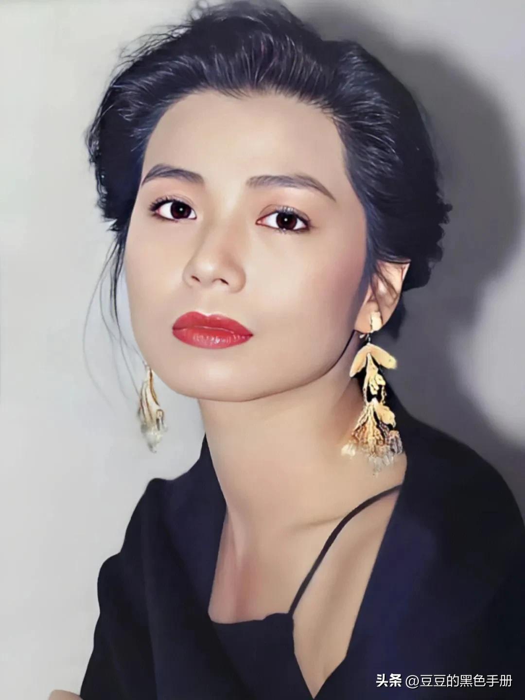 人到中年仍然风韵犹存的两位女星,人老珠黄的18位女星