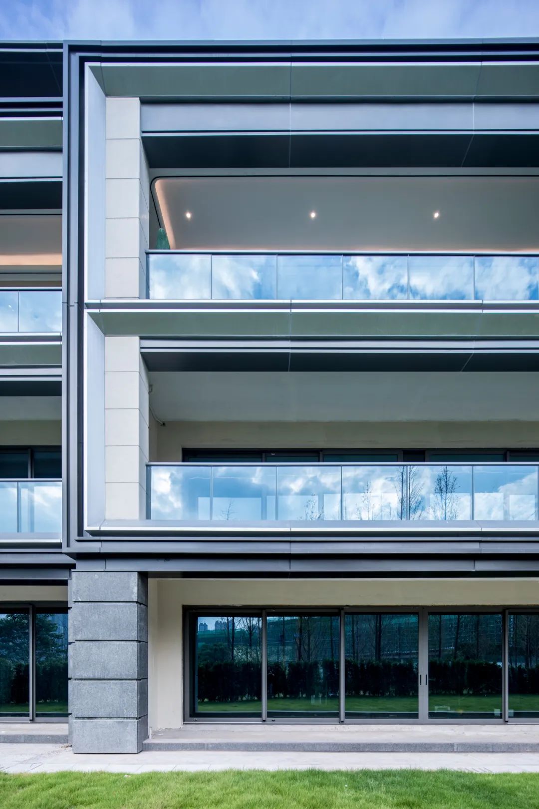 斜切转角楼梯立面施工图,建筑立面效果设计处理手法