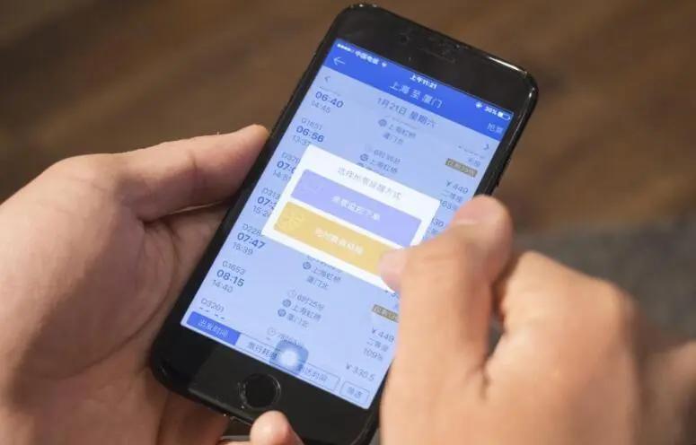 能让无数人回家的12306，一个卖票软件，还能吊打马斯克的系统？