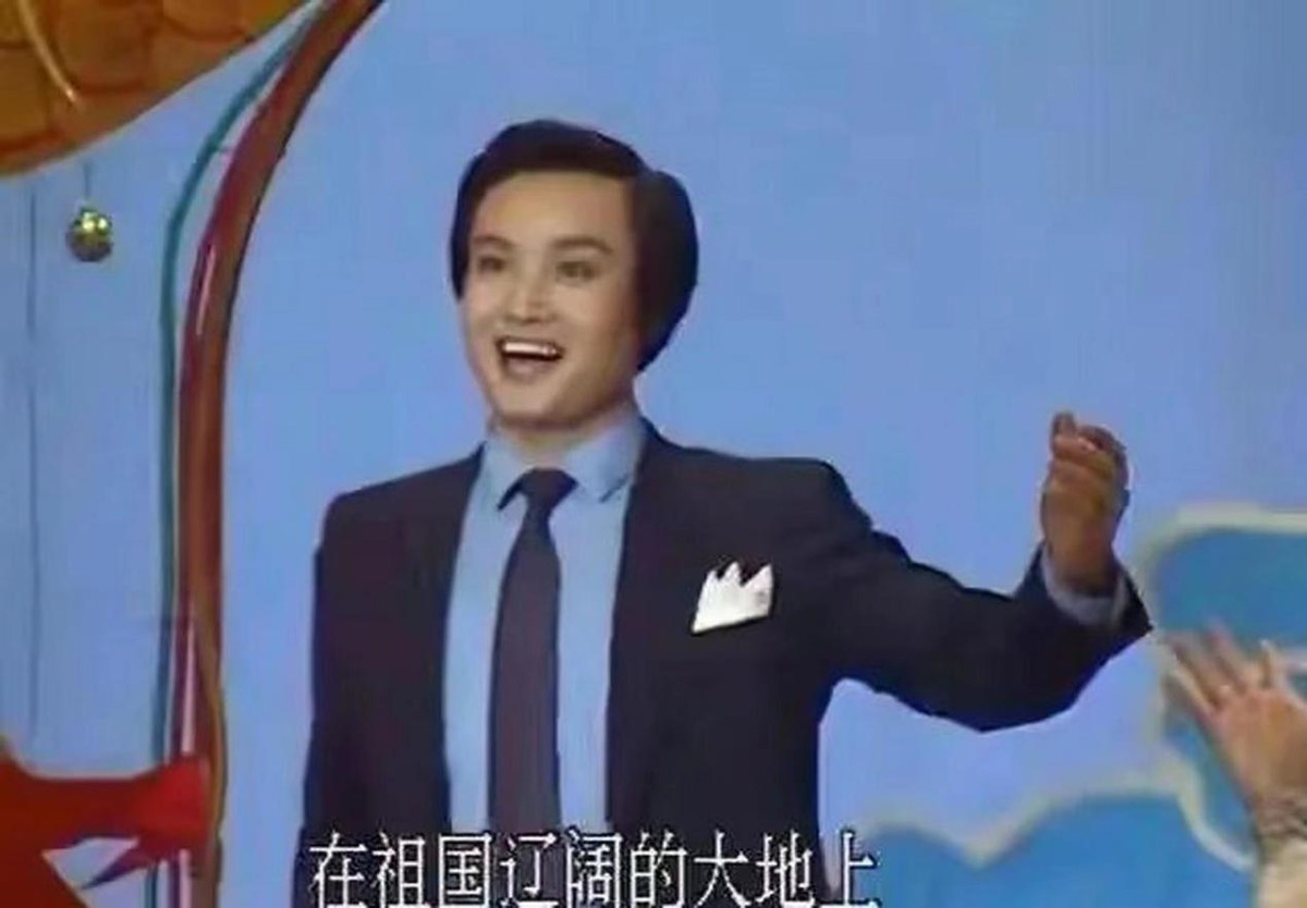 60岁阎维文全家近照呵护患癌妻子,歌唱家阎维文女婿是谁