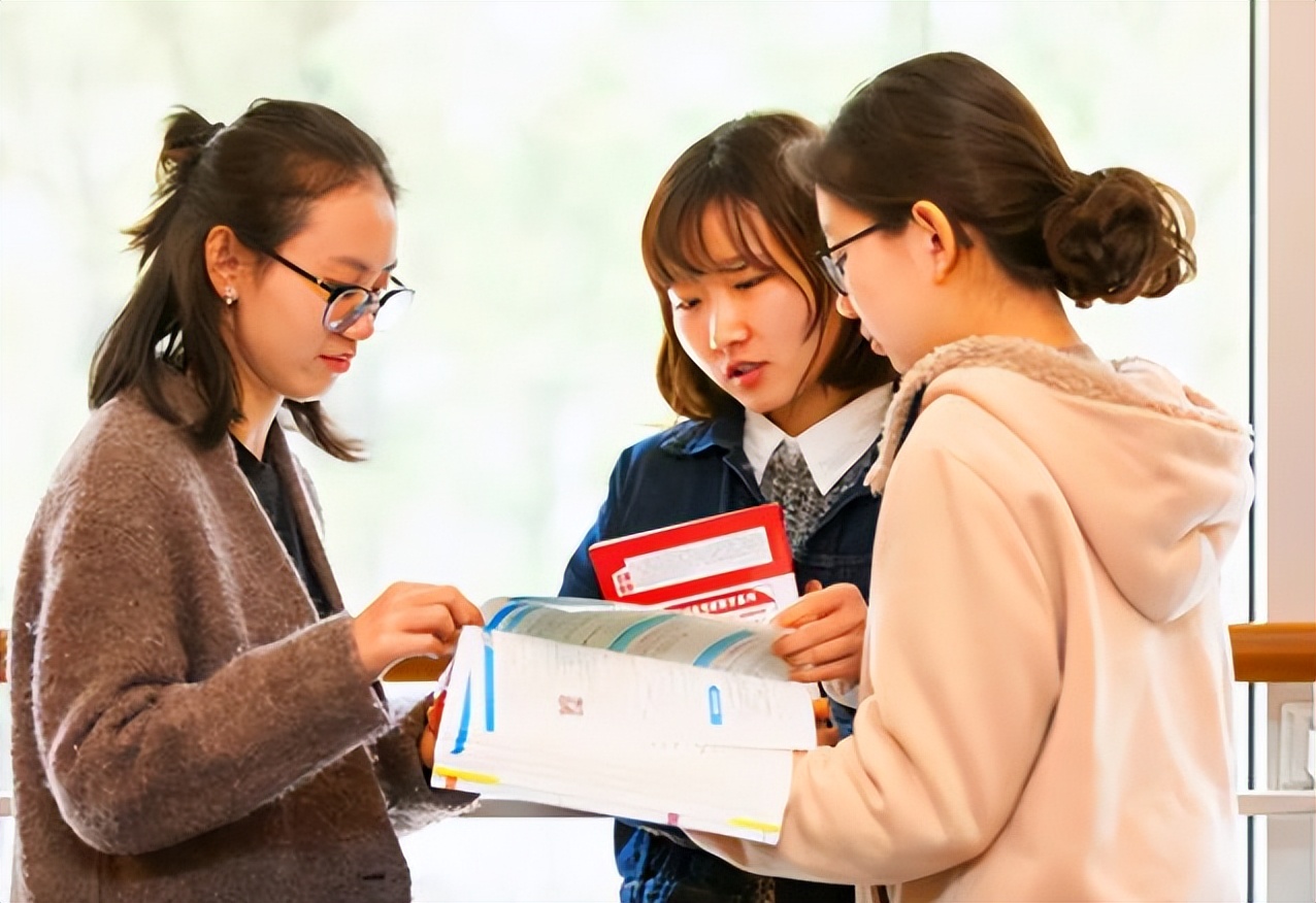 上海大学生的真实收入,上海本科生平均月薪