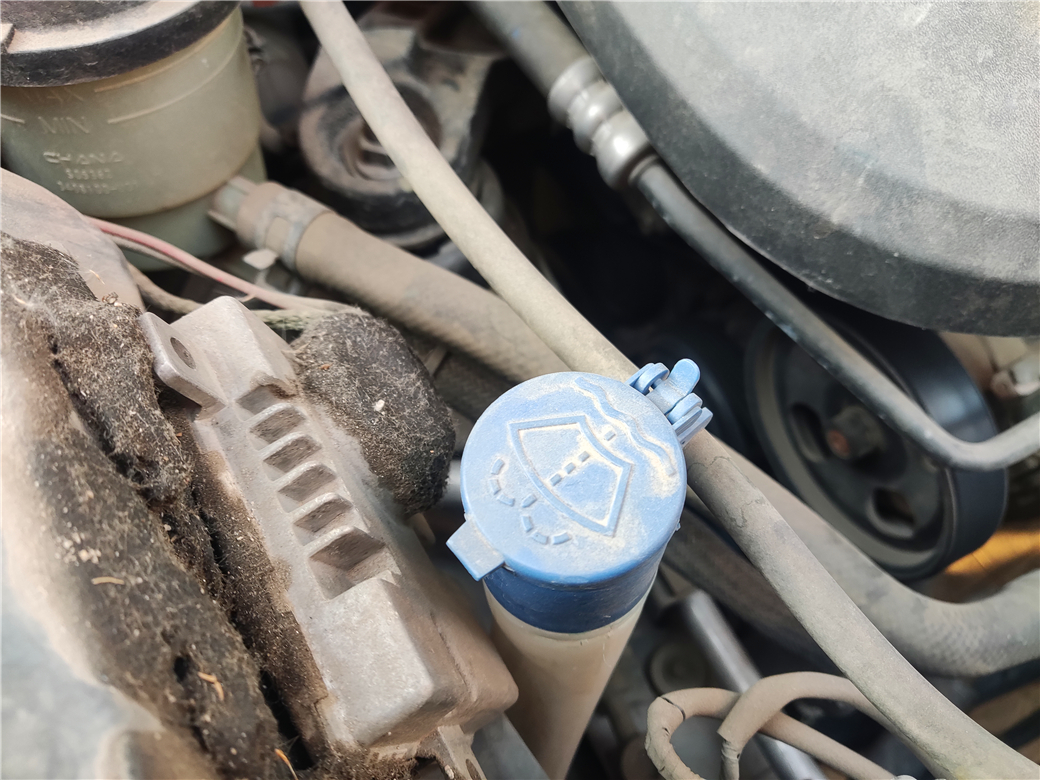 大众车添加玻璃水,汽车玻璃水添加教程