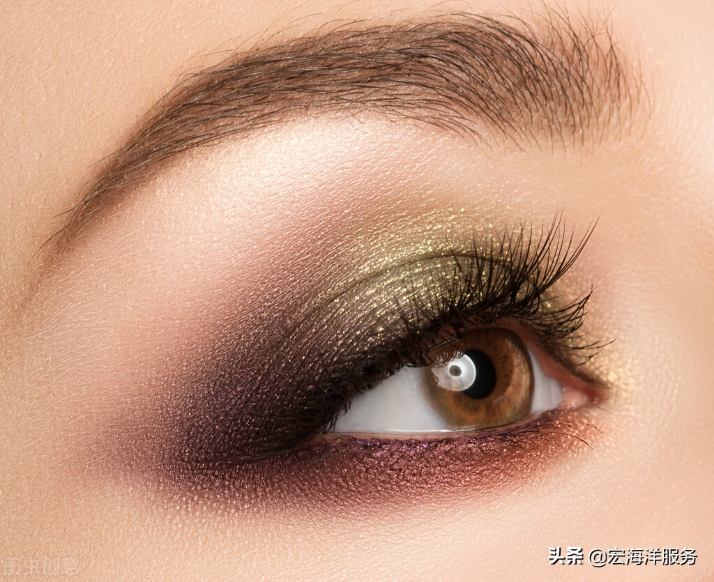 如何化妆不卡粉不脱妆,如何化妆自然而且漂亮