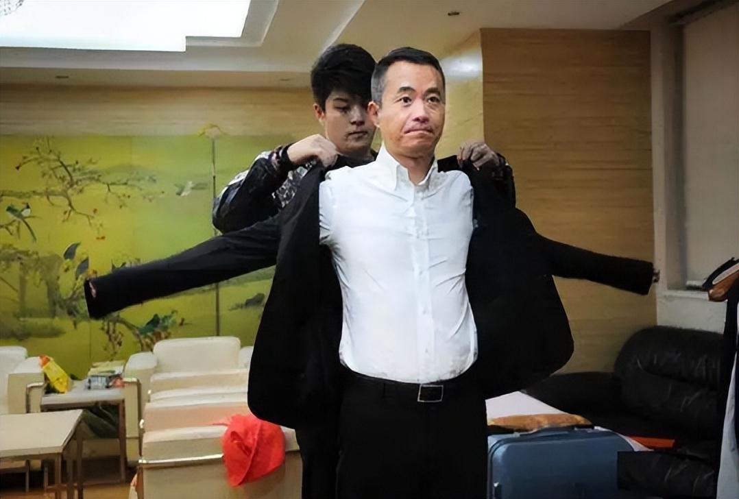 阶下囚邱启明完整版,邱启明出狱后现状个人简历