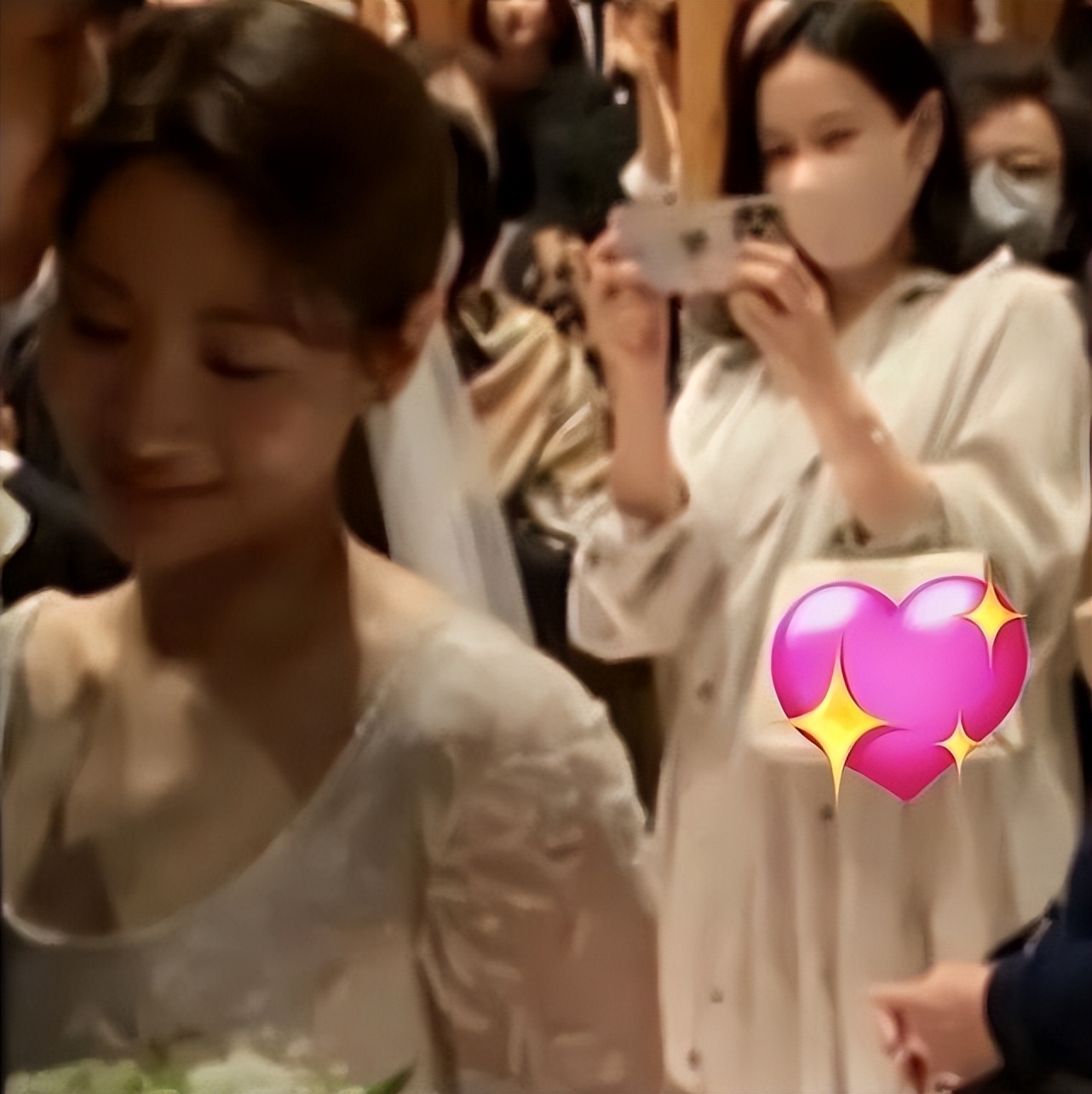 孙艺珍挺孕肚参加婚礼,孙艺珍怀孕是双胞胎吗