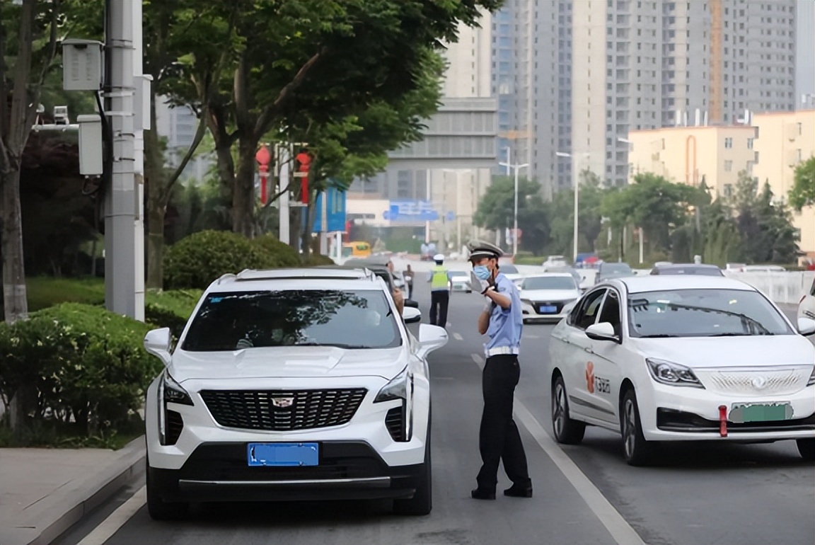 刚刚，青岛5万多勇士霸气走进战场！少年，此去何求？夺盛名、拔头筹、争魁首、独占鳌头！