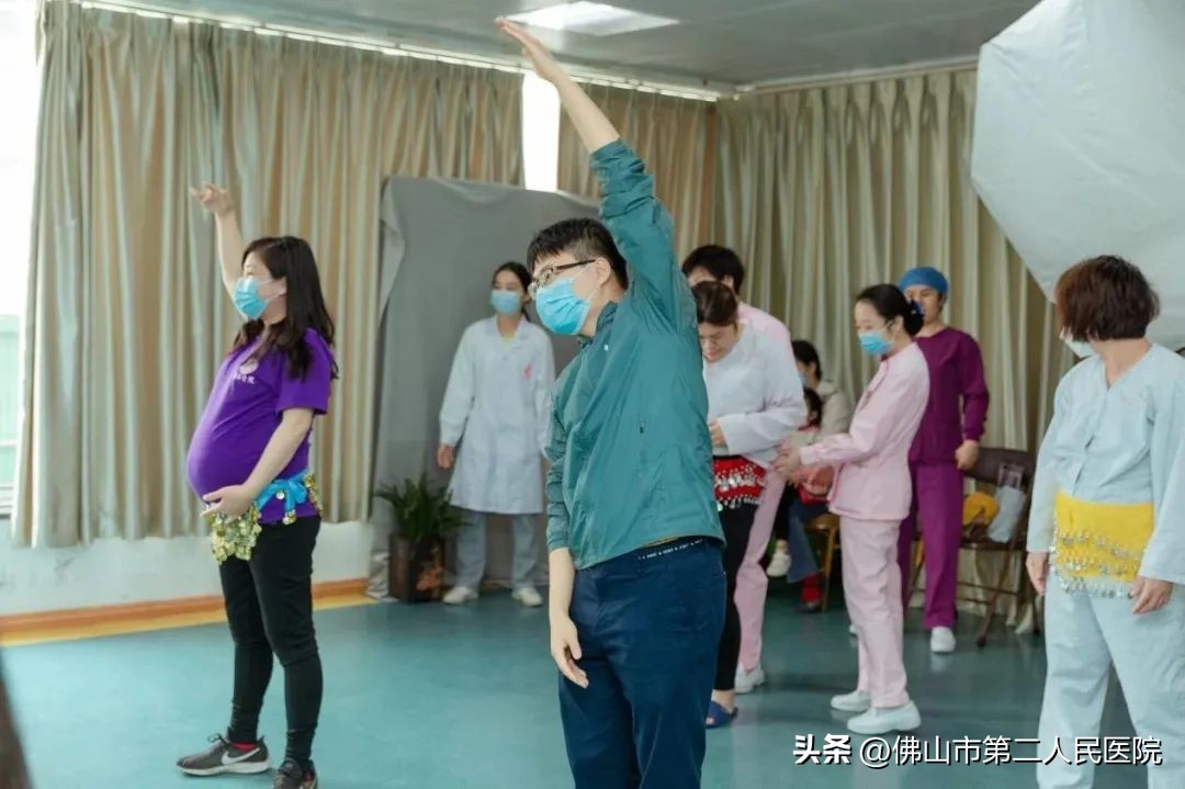 孕妇课堂舞蹈环节,孕妇学校互动舞蹈