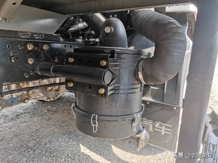 奥驰轻卡v2,飞碟奥驰x2和奥驰v2的区别