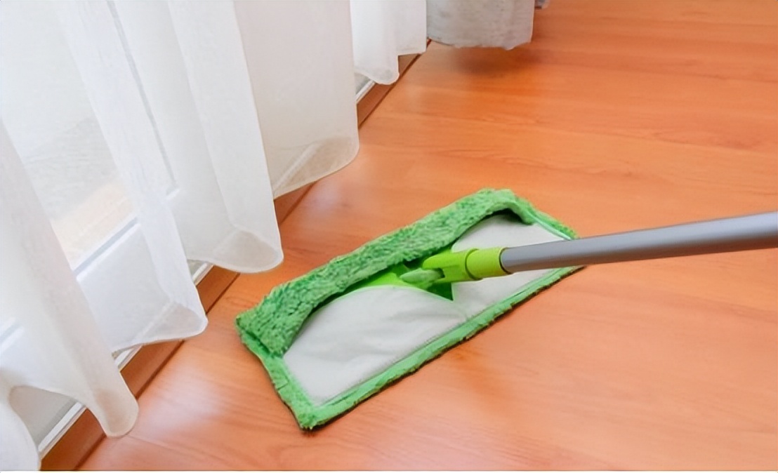 复合地板怎么拖才能没有水印,地板有水印怎么拖干净妙招