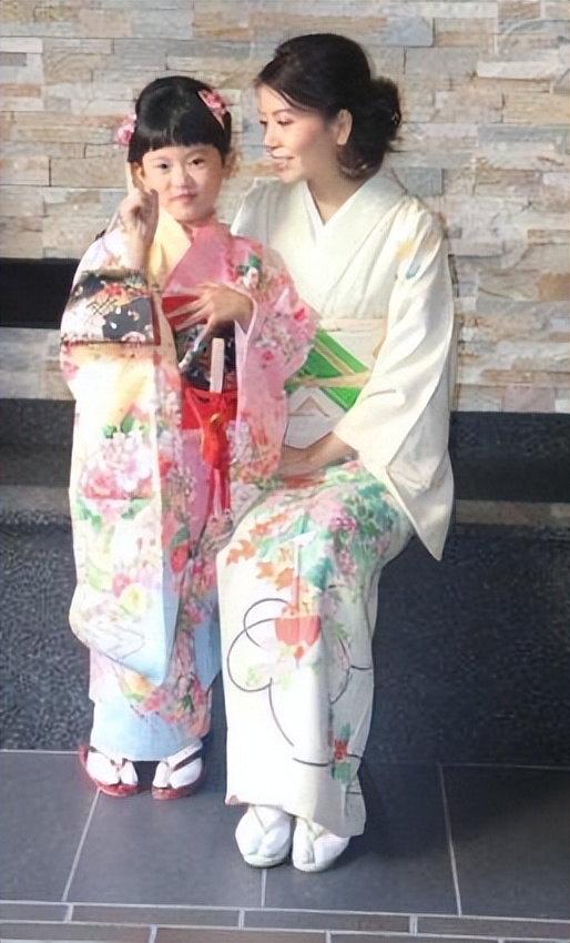 我，恋爱脑，32岁带10岁娃嫁日本老公，他帮我还百万负债，很贴心