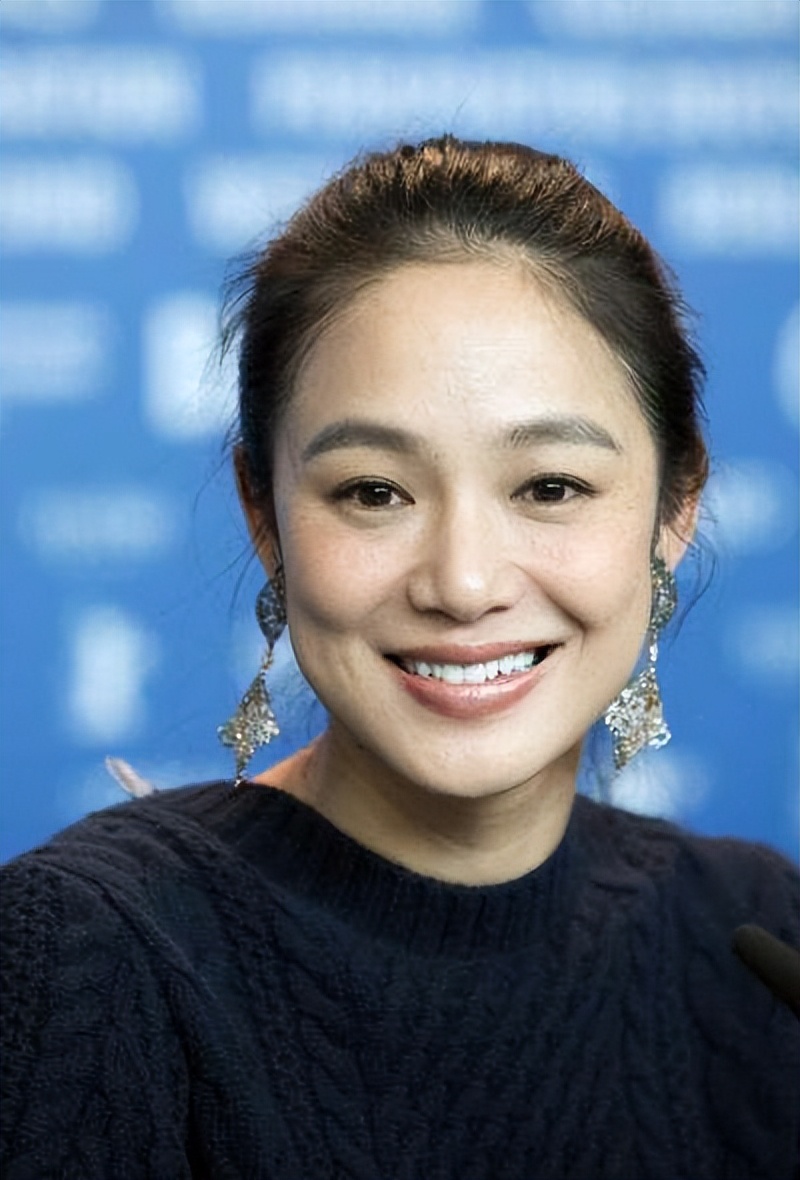 年轻时漂亮40岁却显老的女明星,40岁方脸女星