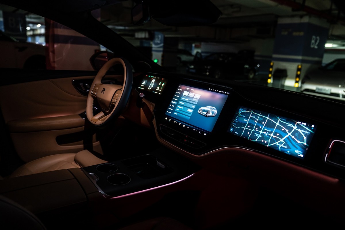 “巴赫”是怎么挤爆车企服务器的？