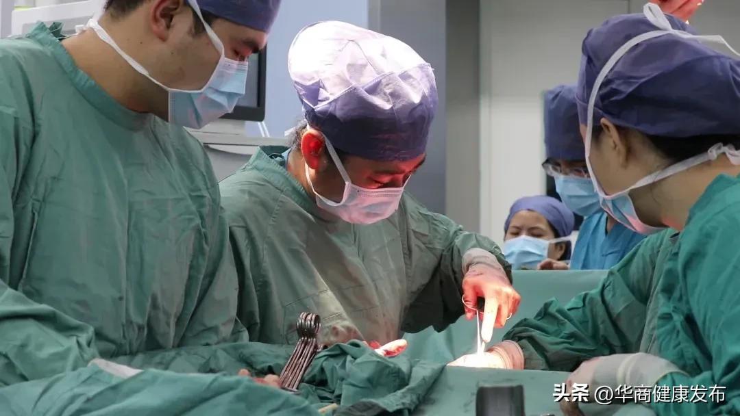 罕见女子2个子宫同时怀孕,罕见龙凤三胞胎