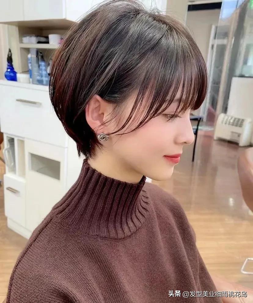 显年轻洋气的烫短发,显脸小显年轻的短发
