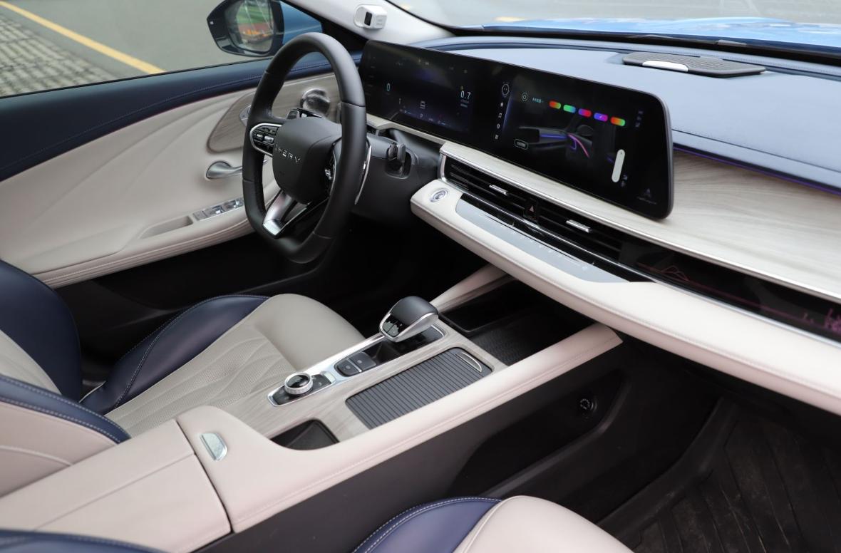 艾瑞泽8vs奔驰c,奇瑞艾瑞泽8奔驰