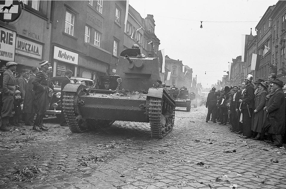 波兰为何在二战中被德国攻击,二战前波兰是怎么得罪所有邻国的